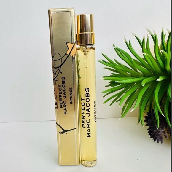 Marc Jacobs Perfect Intense
Travel Spray - Luxurious Elegance in Your Po… - Picture 14 of 17